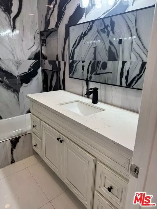 West Hollywood, CA 90046,7705 Romaine Street