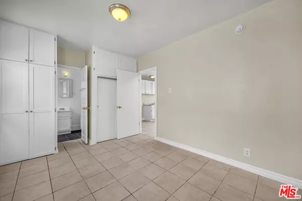 Inglewood, CA 90301,522 E Kelso Street ##5