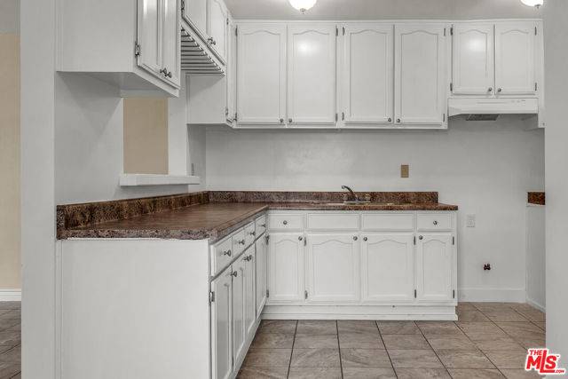 Inglewood, CA 90301,522 E Kelso Street #13