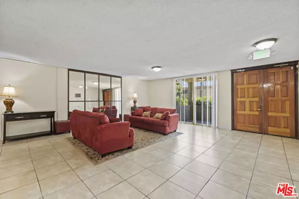 Encino (los Angeles), CA 91316,5339 Newcastle Avenue #205