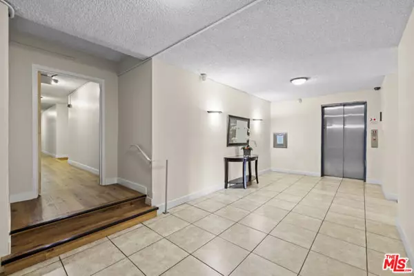 Encino (los Angeles), CA 91316,5339 Newcastle Avenue #205