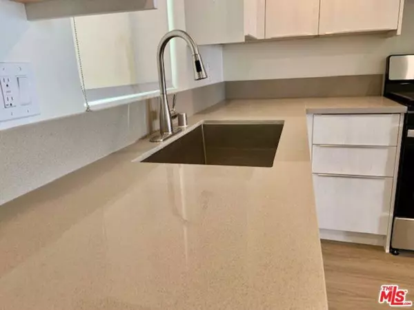 Los Angeles, CA 90004,626 N Kingsley Drive