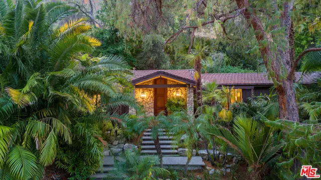 Woodland Hills (los Angeles), CA 91364,4943 Queen Victoria Road