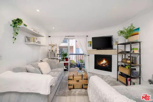 5500 Owensmouth Avenue #217, Woodland Hills (los Angeles), CA 91367