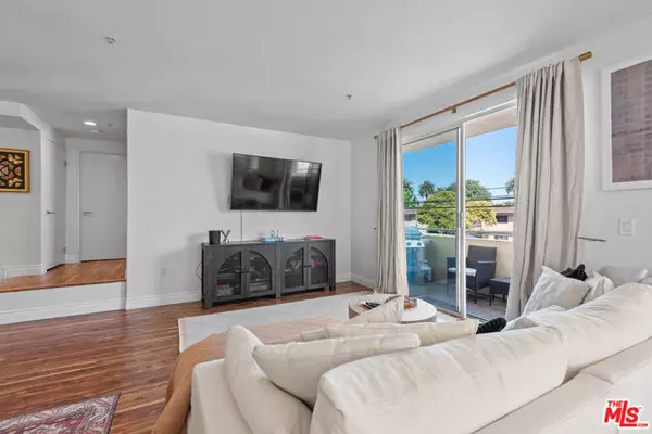 Los Angeles, CA 90066,11870 Washington Place #201