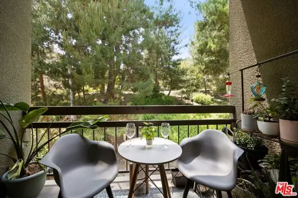 Los Angeles, CA 90042,898 Temple Terrace #324