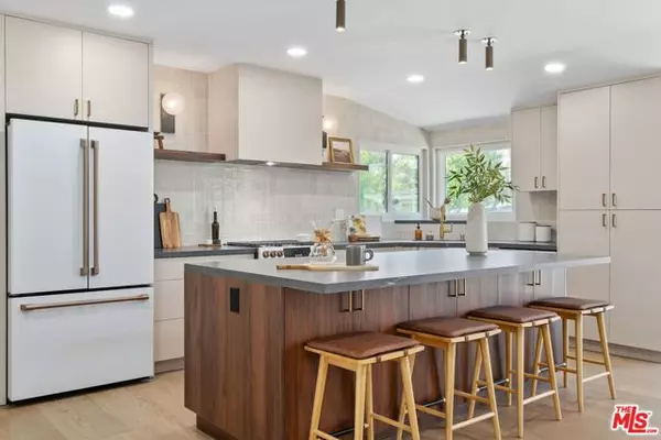 Woodland Hills (los Angeles), CA 91364,22946 Brenford Street