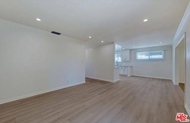 Van Nuys (los Angeles), CA 91405,7026 Colbath Avenue