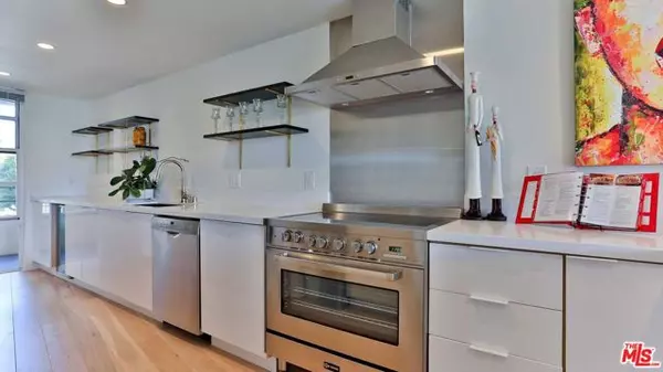 Marina Del Rey, CA 90292,4337 Marina City #249