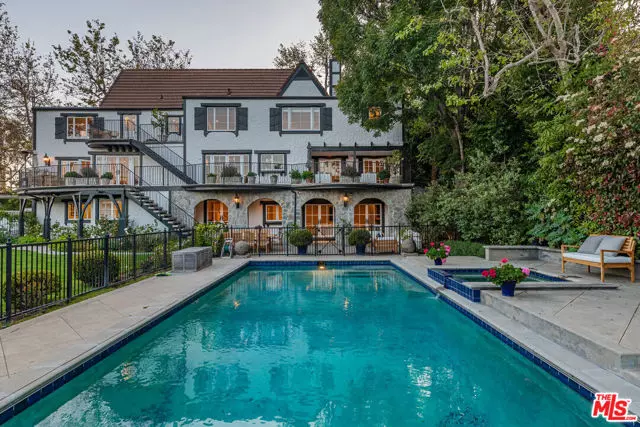 Los Angeles, CA 90049,1756 Correa Way