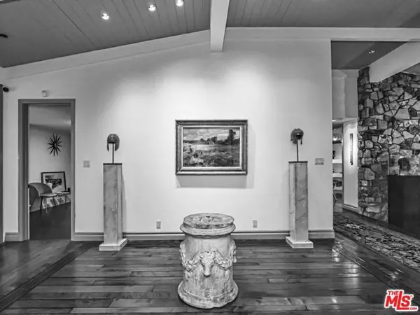 30 Portuguese Bend Road, Rolling Hills, CA 90274