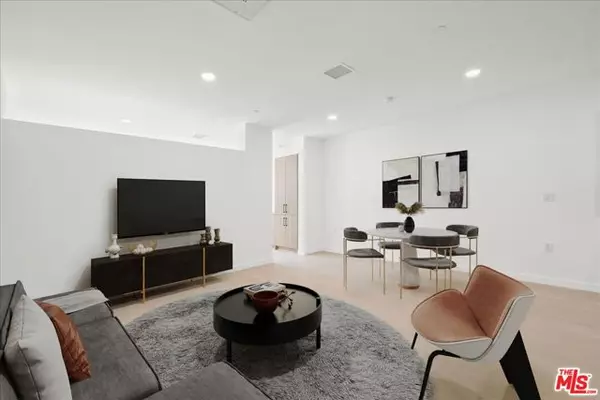 Los Angeles, CA 90004,3977 Beverly Boulevard #102