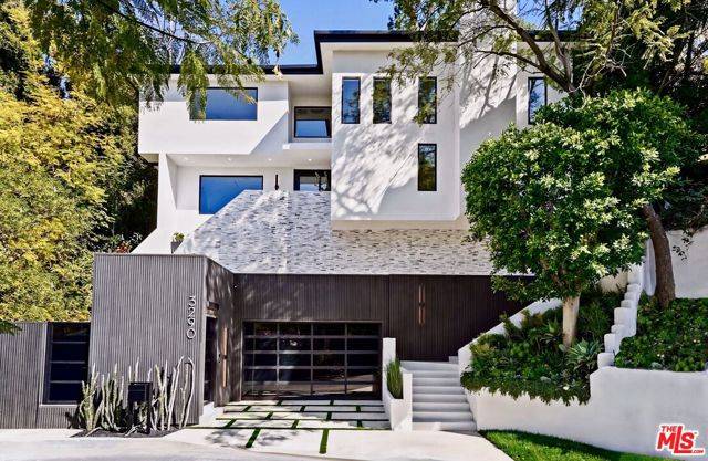 3290 N Knoll Drive, Los Angeles, CA 90068