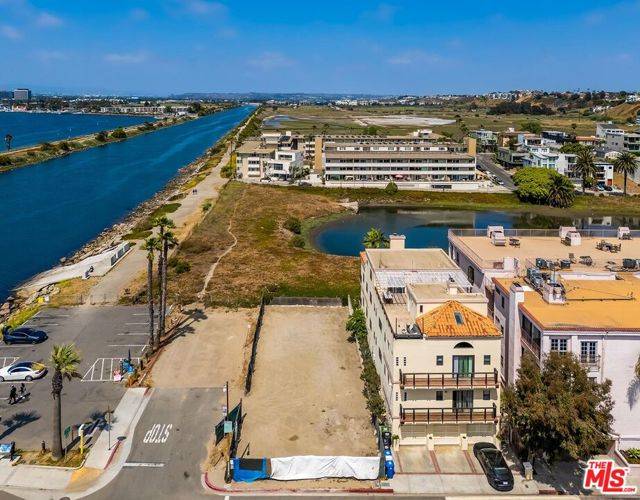 Playa Del Rey (los Angeles), CA 90293,6202 Pacific Avenue