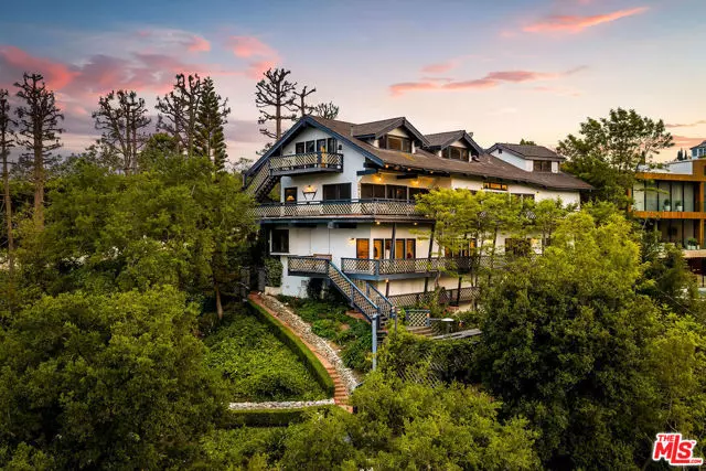 Pacific Palisades (los Angeles), CA 90272,1710 San Remo Drive