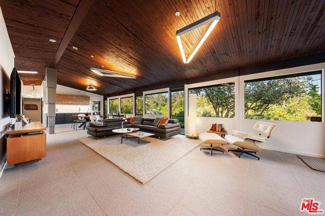 Los Angeles, CA 90077,2718 Claray Drive