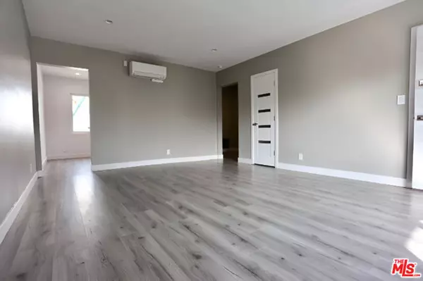 Los Angeles, CA 90027,5427 Carlton Way