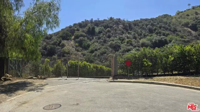 3 Ambar Drive, Woodland Hills (los Angeles), CA 91364