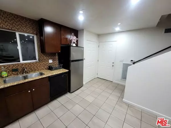 Los Angeles, CA 90019,1212 S Cloverdale Avenue