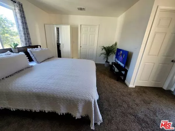 Los Angeles, CA 90019,1212 S Cloverdale Avenue