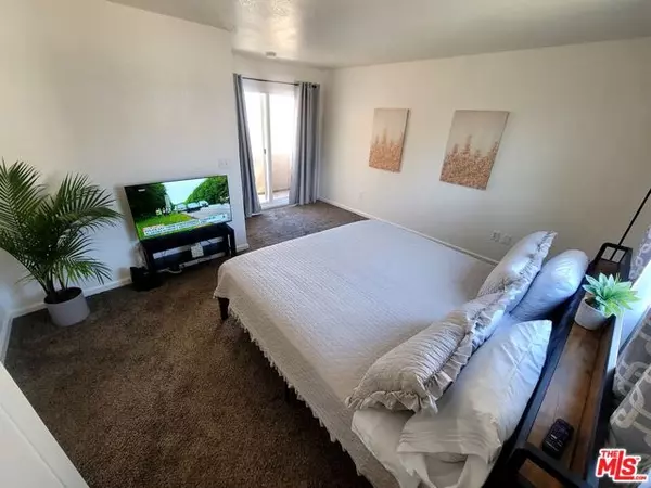 Los Angeles, CA 90019,1212 S Cloverdale Avenue