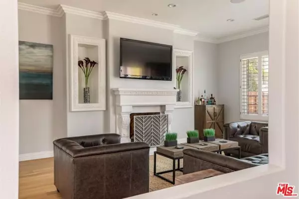Woodland Hills (los Angeles), CA 91367,22623 Califa Street