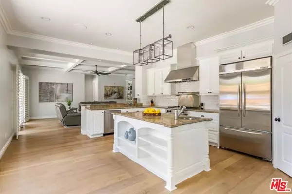 Woodland Hills (los Angeles), CA 91367,22623 Califa Street