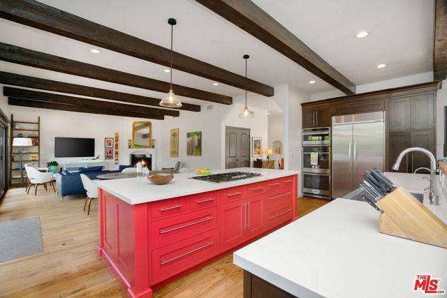 Los Angeles, CA 90068,6216 Primrose Avenue