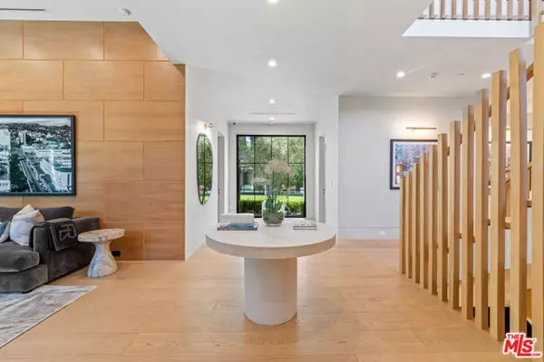 Encino (los Angeles), CA 91316,17228 Otsego Street