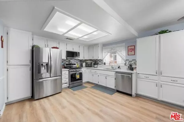 Lancaster, CA 93535,43656 5th Street
