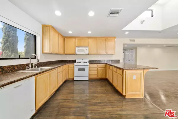 Reseda (los Angeles), CA 91335,6815 BAIRD Avenue #6