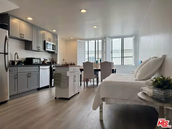 Marina Del Rey, CA 90292,14 Mast Street #2