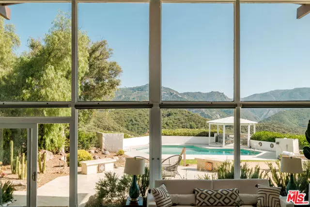 26094 Mulholland Highway, Calabasas, CA 91302