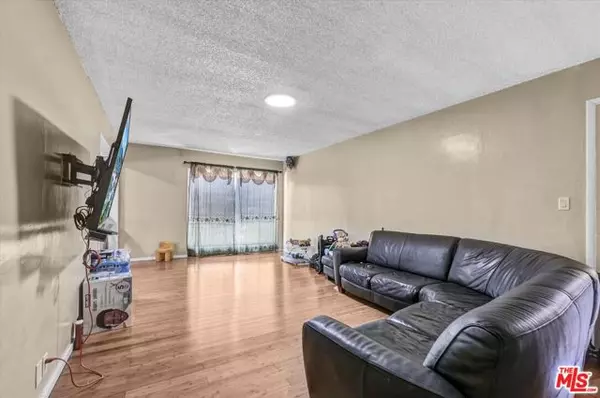 Los Angeles, CA 90044,533 W 111th Street