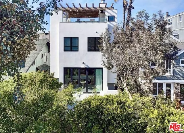 Marina Del Rey, CA 90292,15 Reef Street