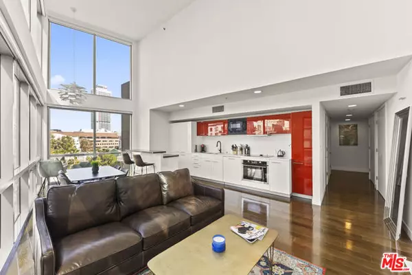 Los Angeles, CA 90015,901 S Flower Street #700