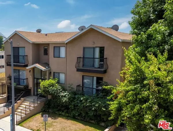 North Hollywood (los Angeles), CA 91601,10916 Huston Street #102