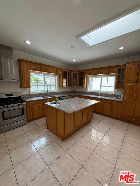 8446 Fenwick Street, Sunland (los Angeles), CA 91040