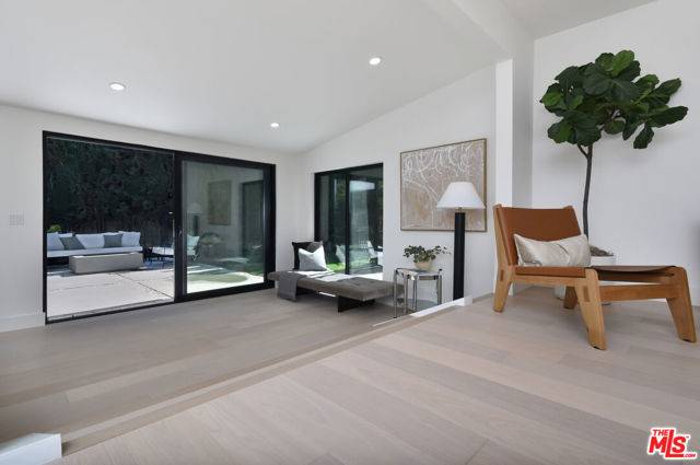 Encino (los Angeles), CA 91436,15431 Milbank Street