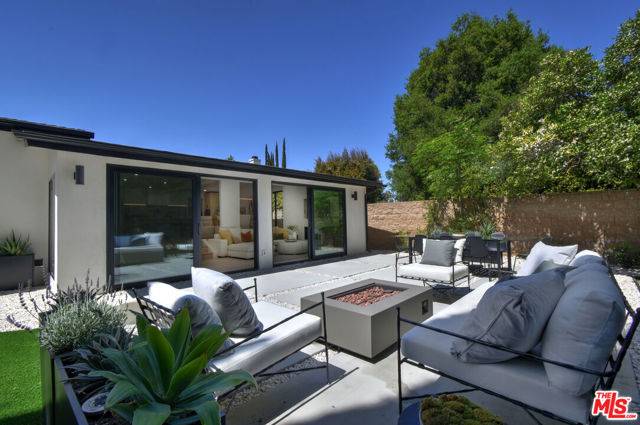 15431 Milbank Street, Encino (los Angeles), CA 91436