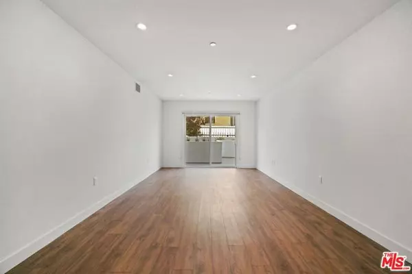 Los Angeles, CA 90048,130 S Croft Avenue #201