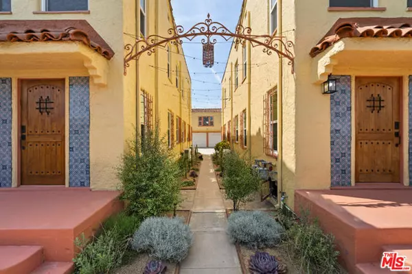 Los Angeles, CA 90016,2935 Redondo Boulevard