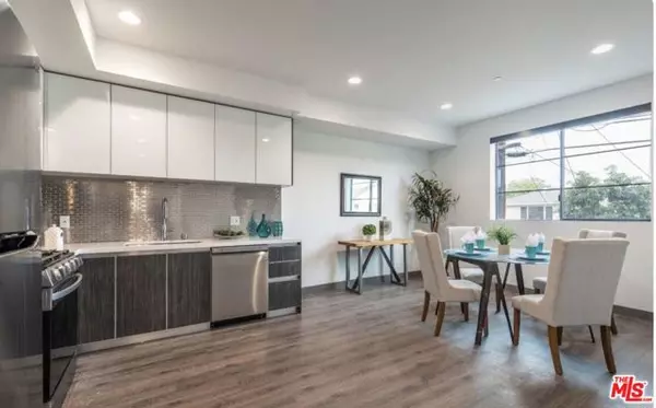 Los Angeles, CA 90004,552 N Hobart Boulevard #208