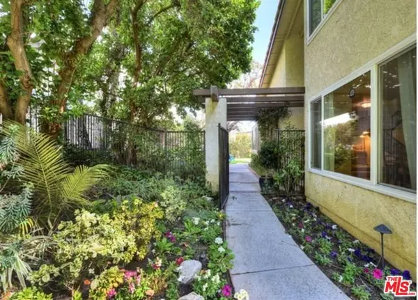 Calabasas, CA 91302,23444 Park Hermosa