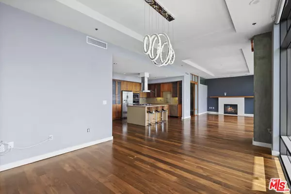 Los Angeles, CA 90015,1100 S Hope Street #PH205