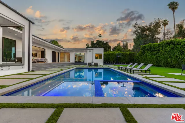 20141 Wells Drive, Woodland Hills (los Angeles), CA 91364