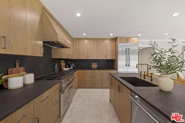 Studio City (los Angeles), CA 91604,11268 Dona Lola Drive