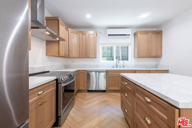 Valley Village, CA 91607,5220 Goodland Avenue