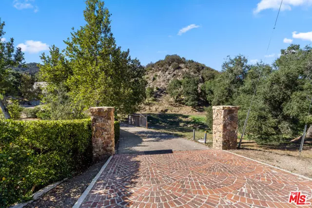 622 E Carlisle Road, Thousand Oaks, CA 91360