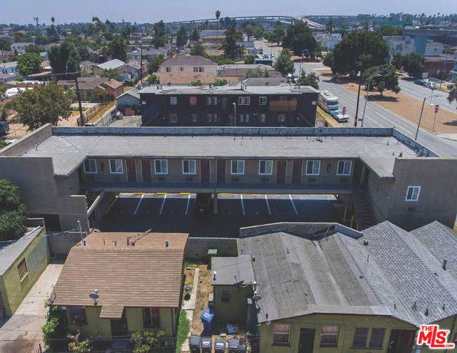 241 W 105th Street, Los Angeles, CA 90003